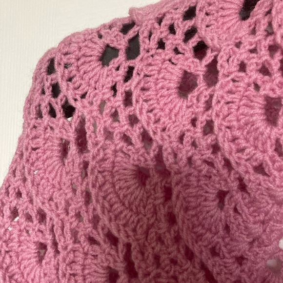 NWOT Crocheted pink shawl with fringes, Grannycore - Picture 4 of 9